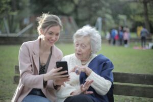 Lee más sobre el artículo Las pequeñas victorias que deberiamos reconocer en el cuidado del Alzheimer