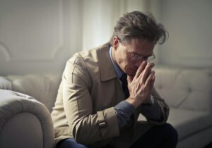 Lee más sobre el artículo La fatiga emocional: Cuando el duelo y el estrés laboral se confunden