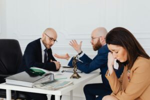Lee más sobre el artículo El duelo invisible en la oficina: ¿Por qué nadie nota tu sufrimiento?