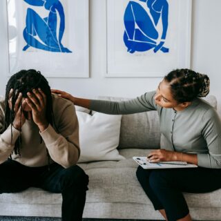 ¿Qué es la tanatología? Acompañamiento profesional en pérdidas y duelos