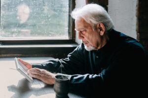 Lee más sobre el artículo «Afrontando el duelo en la tercera edad: Cómo encontrar consuelo y esperanza»
